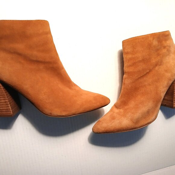 Steve Madden Suede Brown Boots with block heels with side zippers. - Picture 1 of 8